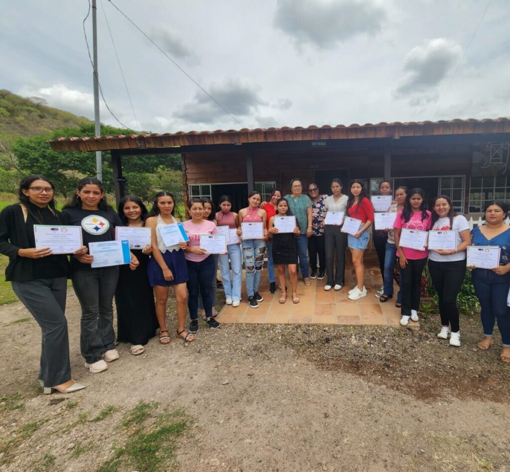 Durante la jornada, también se destacaron aprendizajes valiosos relacionados con aspectos técnicos, la agroecología, la seguridad y soberanía alimentaria y el manejo de especies menores.